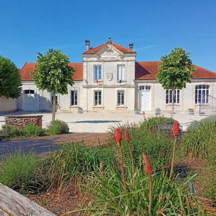 Mairie Bourg-Charente carre Mairie Bourg-Charente